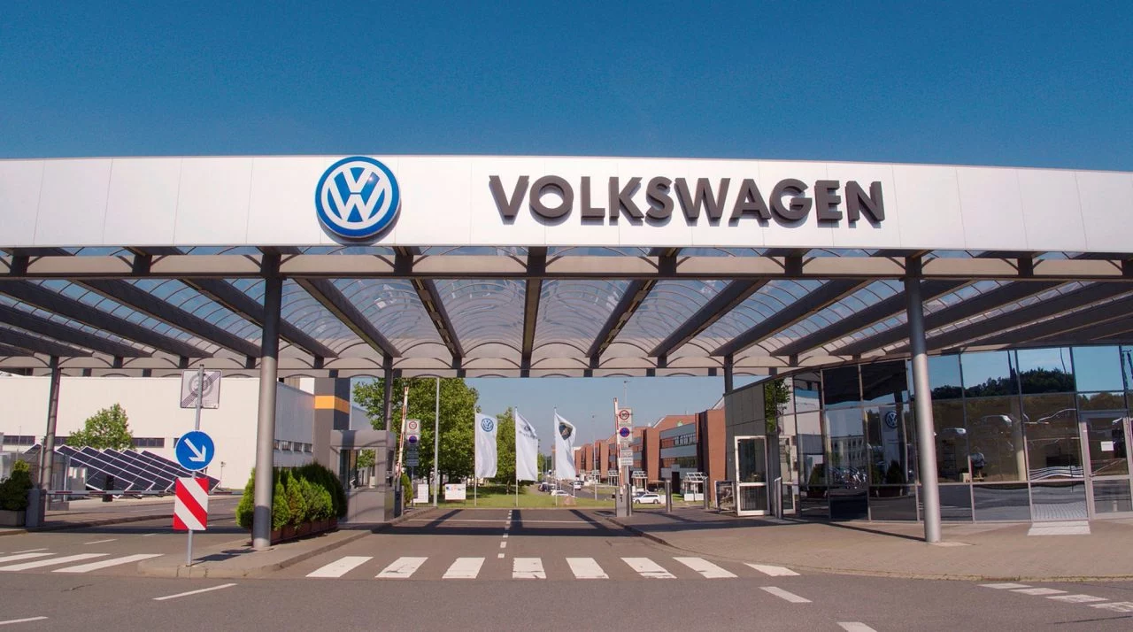 Fachada principal de la planta de Volkswagen en Alemania