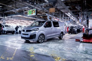 Nueva Fiat Scudo en línea de montaje, reflejando robustez y diseño funcional.