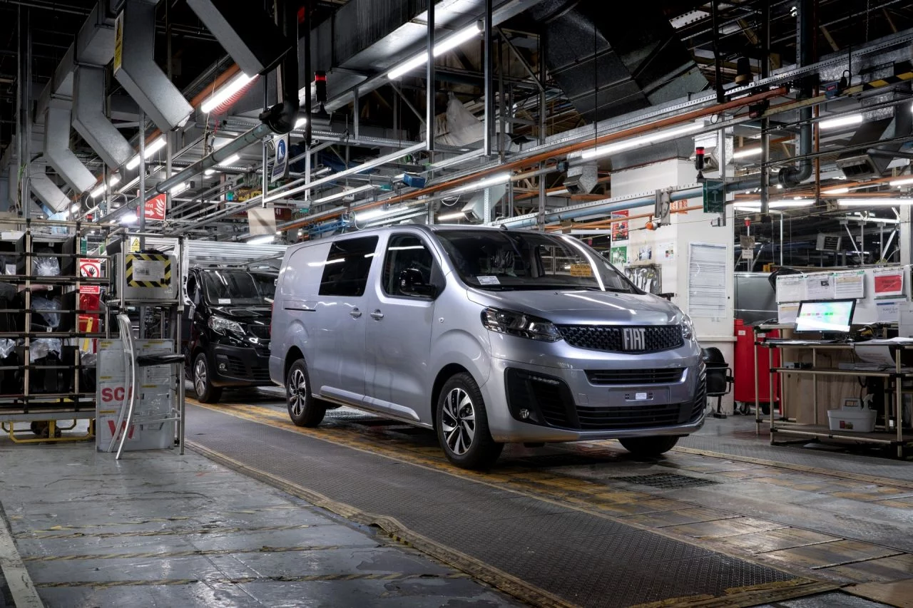 La furgoneta Fiat Professional Scudo en su fase final de montaje.