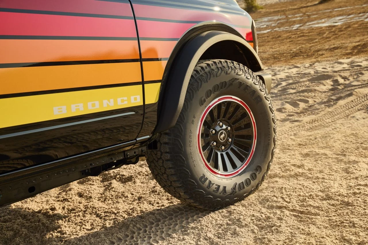 Ford Bronco con estética setentera y robusta suspensión