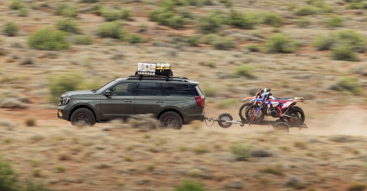 Ford Expedition 2025 Tremor en acción, demostrando sus capacidades todoterreno.