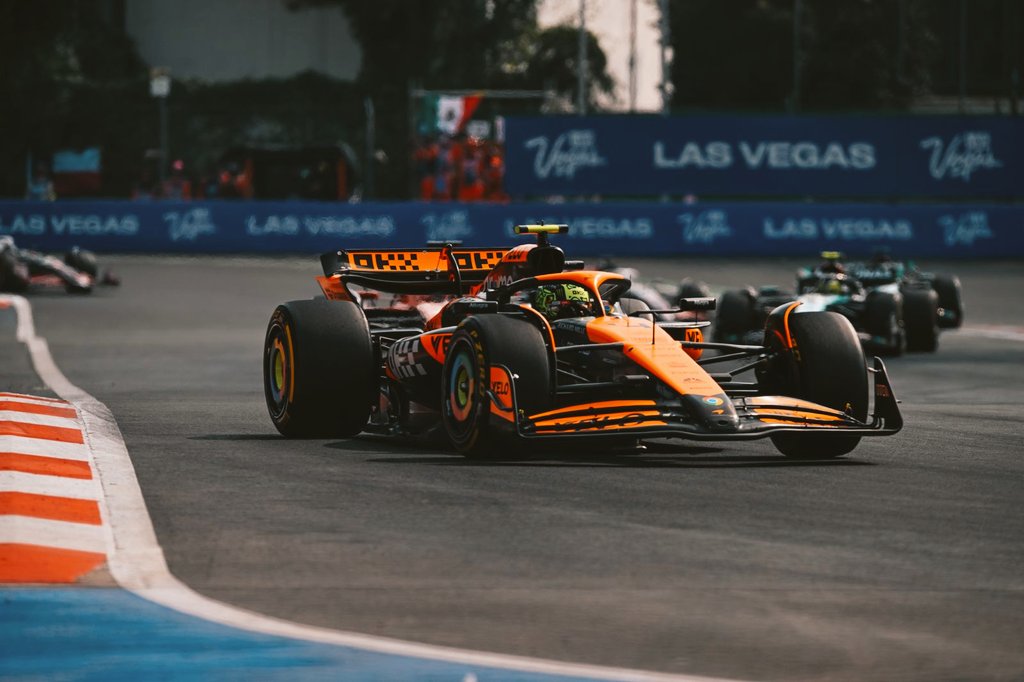 Carlos Sainz lidera con maestría en el circuito mexicano.