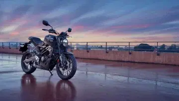 CB125R: estética refinada y ergonomía ideal para novatos. Gran autonomía.