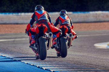 Honda CBR1000RR-R Fireblade en pista, demostrando su potencia y agilidad.