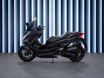 Honda Forza 125 se renueva con estilo y funcionalidad para 2025.