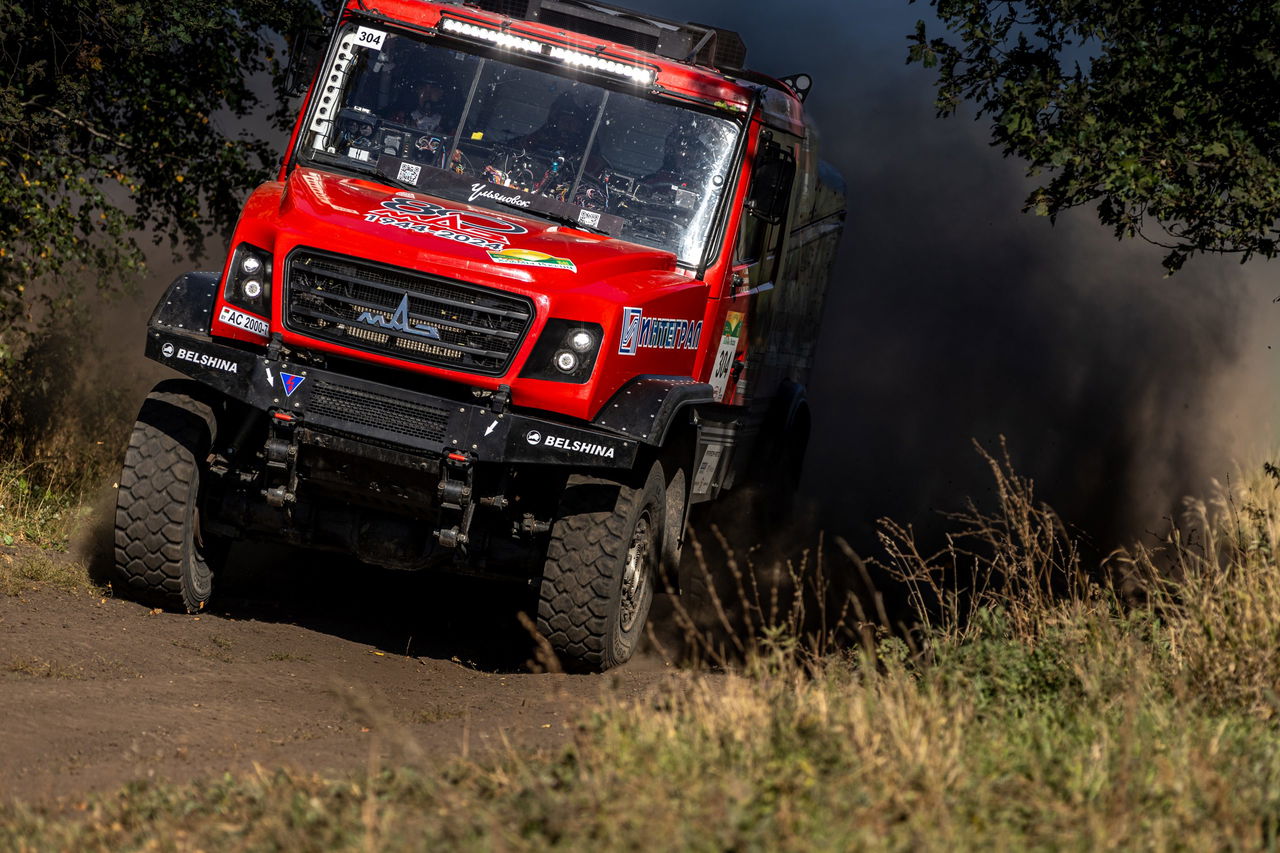 KAMAZ Master en acción durante el rally Ruta de la Seda