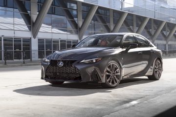 Lexus IS muestra su estampa deportiva y elegante diseño.