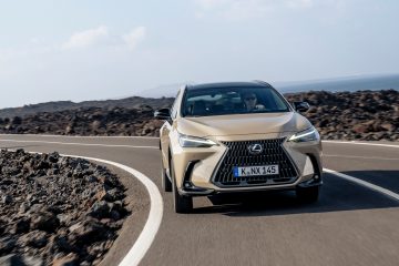 Vista frontal del Lexus NX 350h Overtrail mostrando su robustez y diseño aventurero.