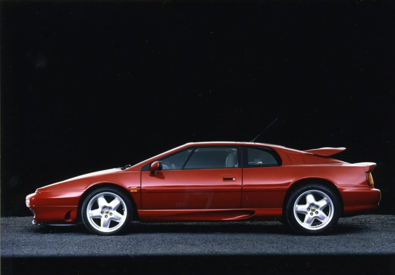 Lotus Esprit, icónico deportivo con diseño atemporal.