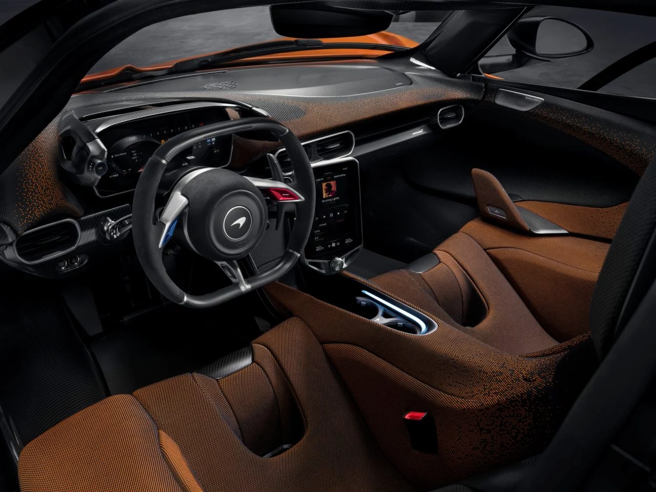 Interior de cuero marrón con acabados premium del nuevo McLaren W1.