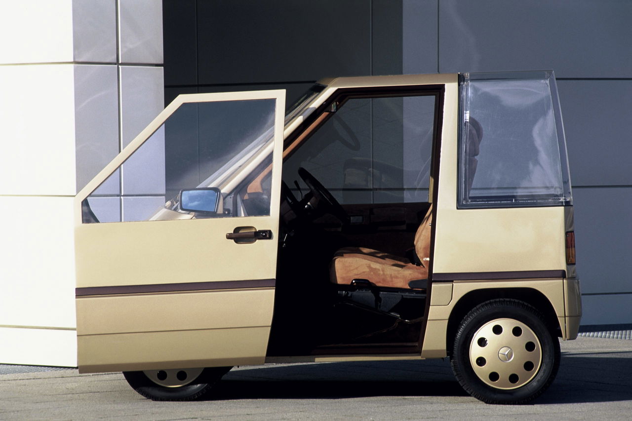 Vista lateral del prototipo Mercedes-Benz NAFA, precursor de los microcoches urbanos.