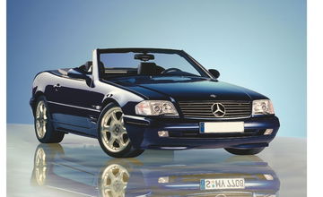 Evolución icónica del diseño Mercedes, serie R129 con influencia del V8 americano.