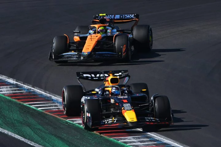 Duelo intenso en la pista con Norris adelante de Verstappen en EE. UU.