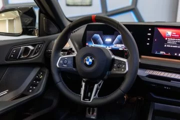 Volante y cuadro de instrumentos digital del nuevo BMW Serie 2 Gran Coupé.