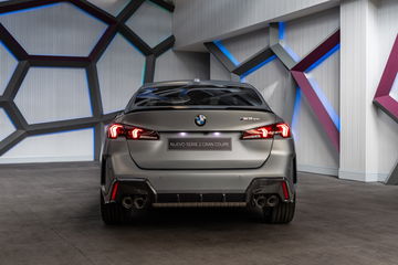 Vista trasera del BMW Serie 2 Gran Coupé destacando su diseño deportivo