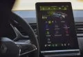 Pantalla táctil con datos de conducción del Renault Symbioz.