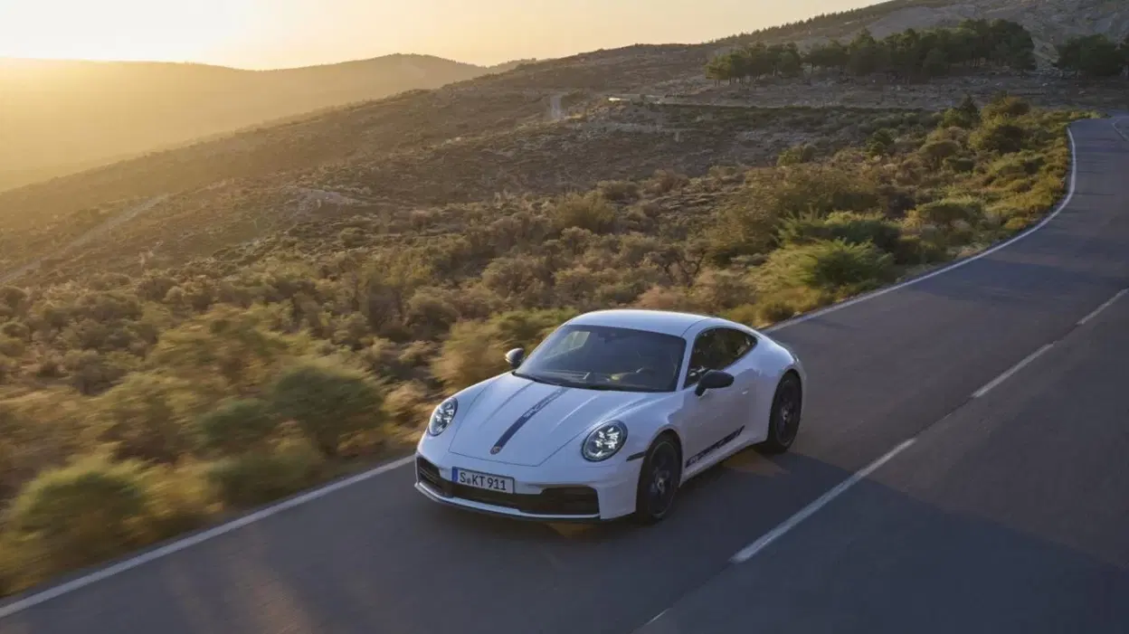 Porsche 911 Carrera T, elegancia y deportividad en perfecta armonía.