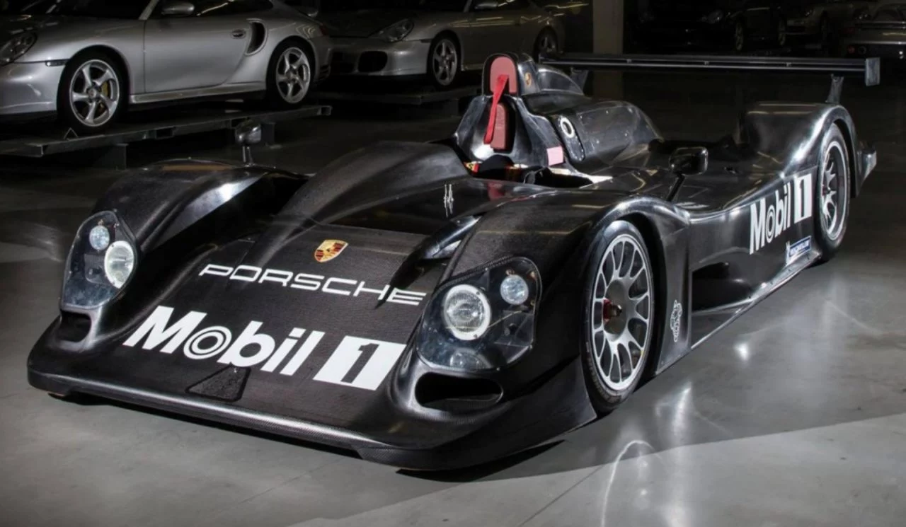 Vista lateral del Porsche LMP2000, prototipo de Le Mans con motor V10