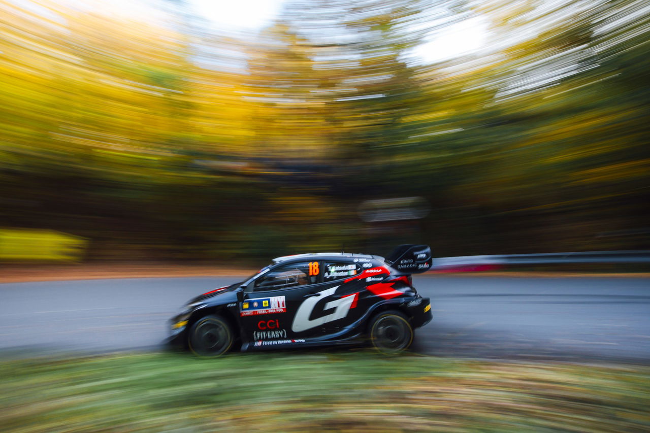 Hyundai en acción durante el Rally de Centroeuropa, velocidad pura en la etapa del jueves.