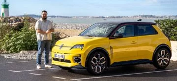 La reinvención eléctrica del clásico Renault 5, manteniendo su esencia distintiva.