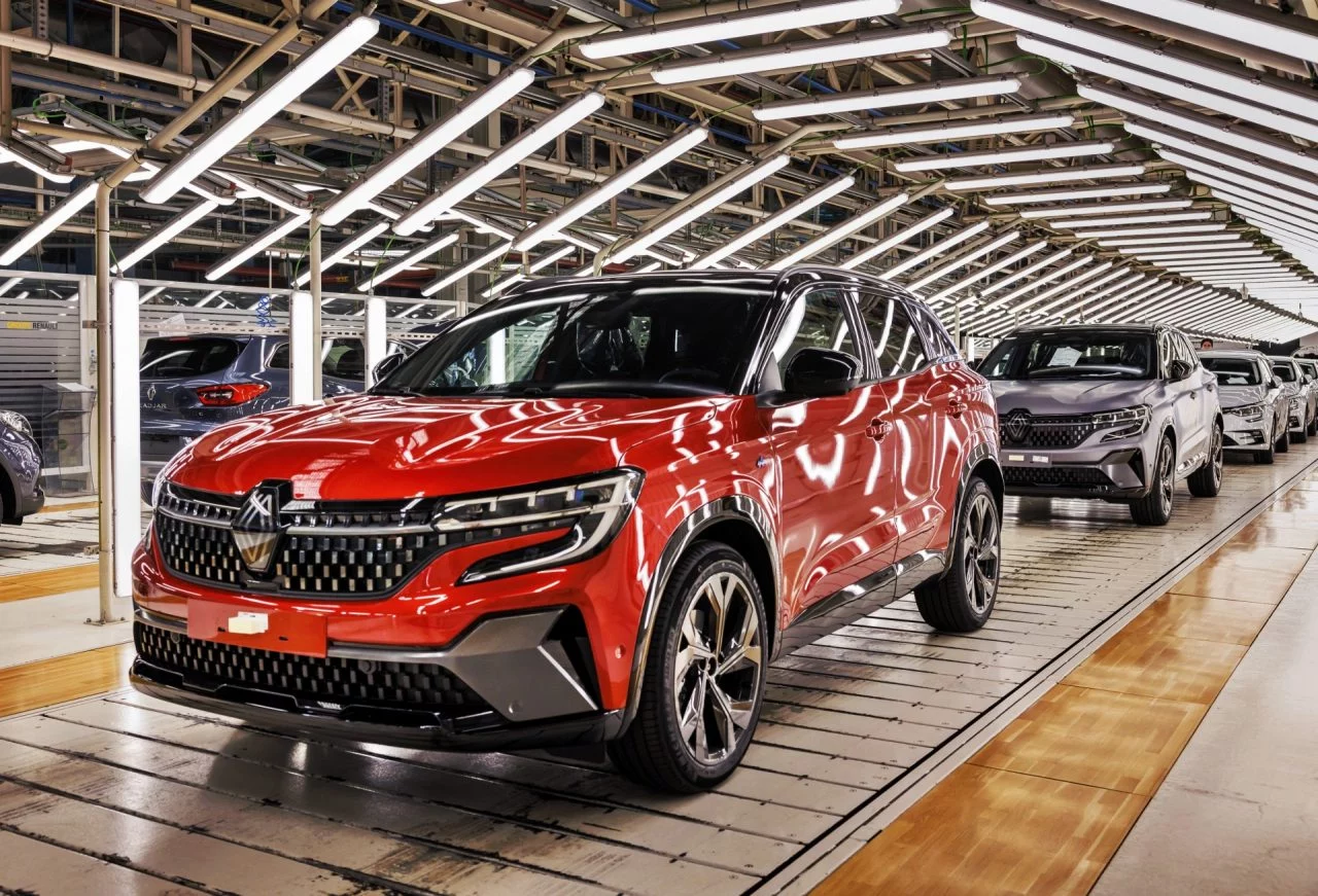 Renault Austral híbrido, primeras unidades en línea de producción española.