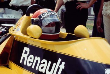 Vista lateral del Renault RS01, el primer F1 con motor turbo.