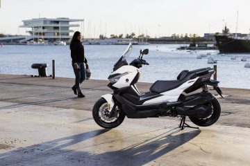 Voge SR4 Max, un scooter GT con motor BMW de 34 CV.