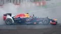 Sebastian Vettel a bordo del Red Bull Racing equipado con motor Renault en acción.