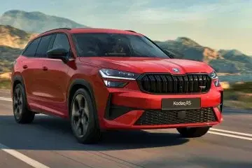 Vista del Skoda Kodiaq RS que realza su diseño deportivo y elegante.