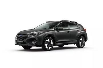 Vista lateral del Subaru Crosstrek 2025, reflejando su diseño robusto y su estética 4x4.