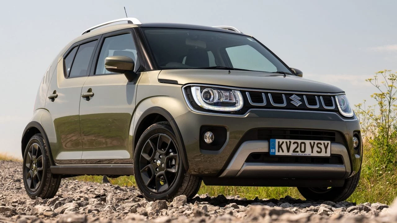 Vista lateral del Suzuki Ignis 4x4, un vehículo versátil y económico.