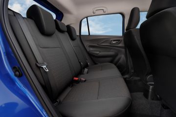 Vista del habitáculo trasero del Suzuki Swift, destacando su espacio y acabados.