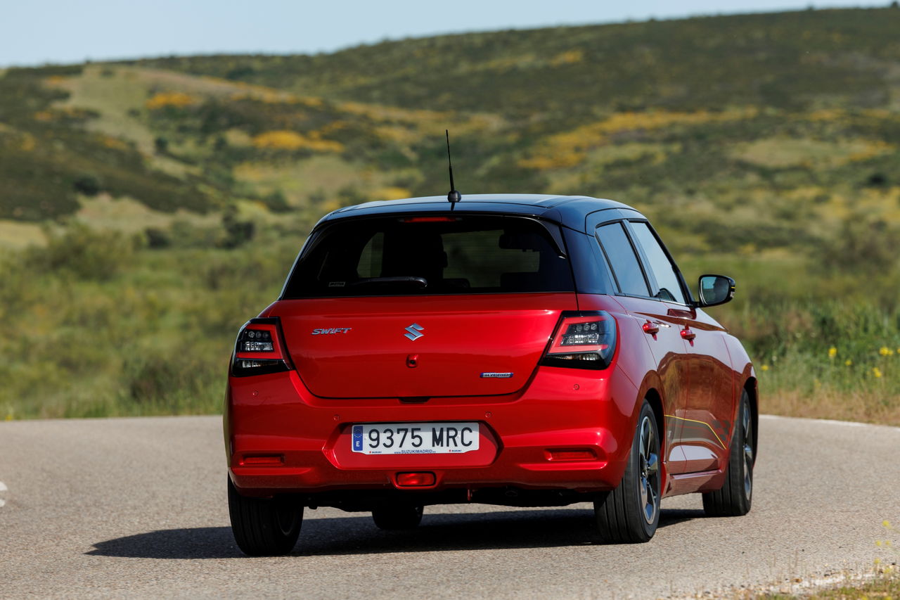 El Suzuki Swift 2024 capta miradas con su diseño renovado y dinámico.