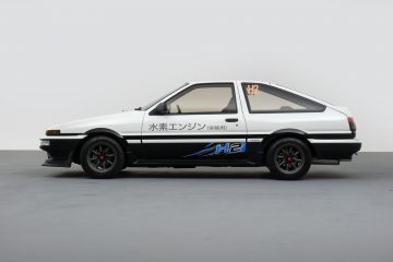 Vista lateral Toyota AE86 en concepto carbono neutro, pura esencia japonesa.