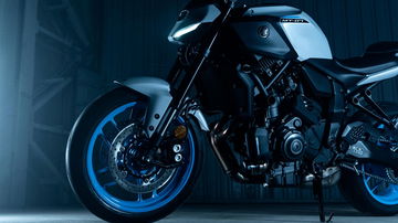 Nueva Yamaha MT-07 2025, estilo imponente y prestaciones robustas.