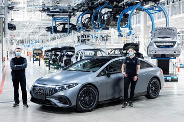 La producción del nuevo Mercedes EQS destaca la modernidad y tecnología de la marca.