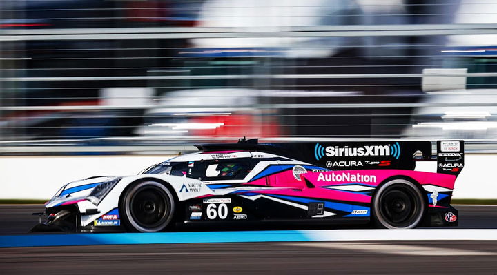 Acura ARX-06 de Meyer Shank Racing en acción durante la competición.