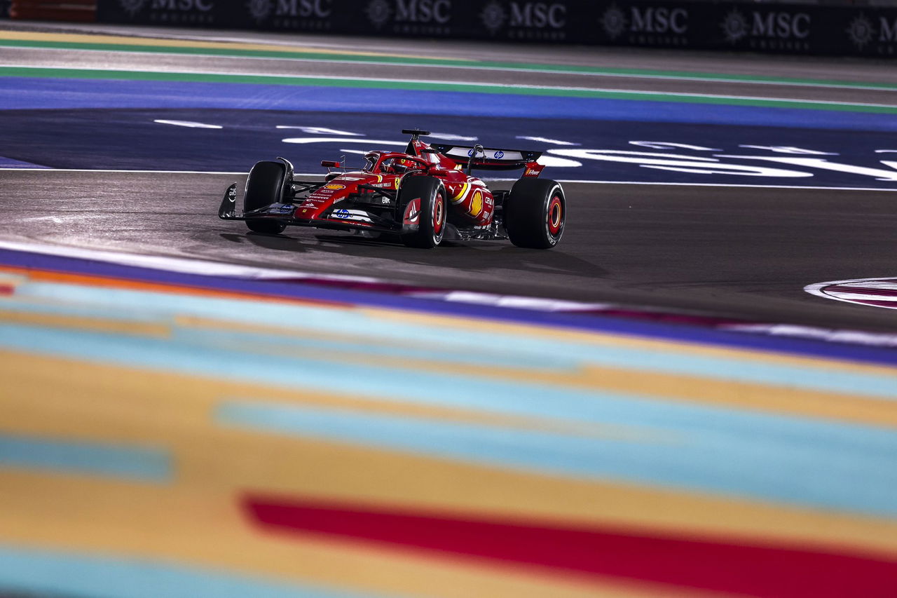 Charles Leclerc en acción durante los libres del GP de Qatar