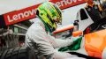 Hamilton rinde homenaje a Senna con un casco especial en el GP de Interlagos