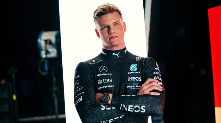 Mick Schumacher presenta su nuevo traje con Mercedes AMG F1.