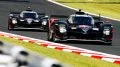 Dos hipercoches de Toyota compiten en la pista, mostrando su aerodinámica impresionante