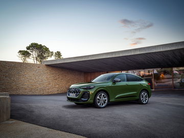 Audi Q5 Sportback, un SUV que combina dinamismo y elegancia, resaltando su diseño atractivo.