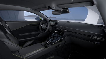 Vista lateral del impecable interior del Aston Martin Vantage AMV24 Edition