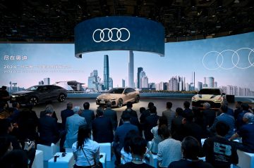 Presentación destacada del Audi A5L, un sedán que combina elegancia con tecnología de vanguardia.