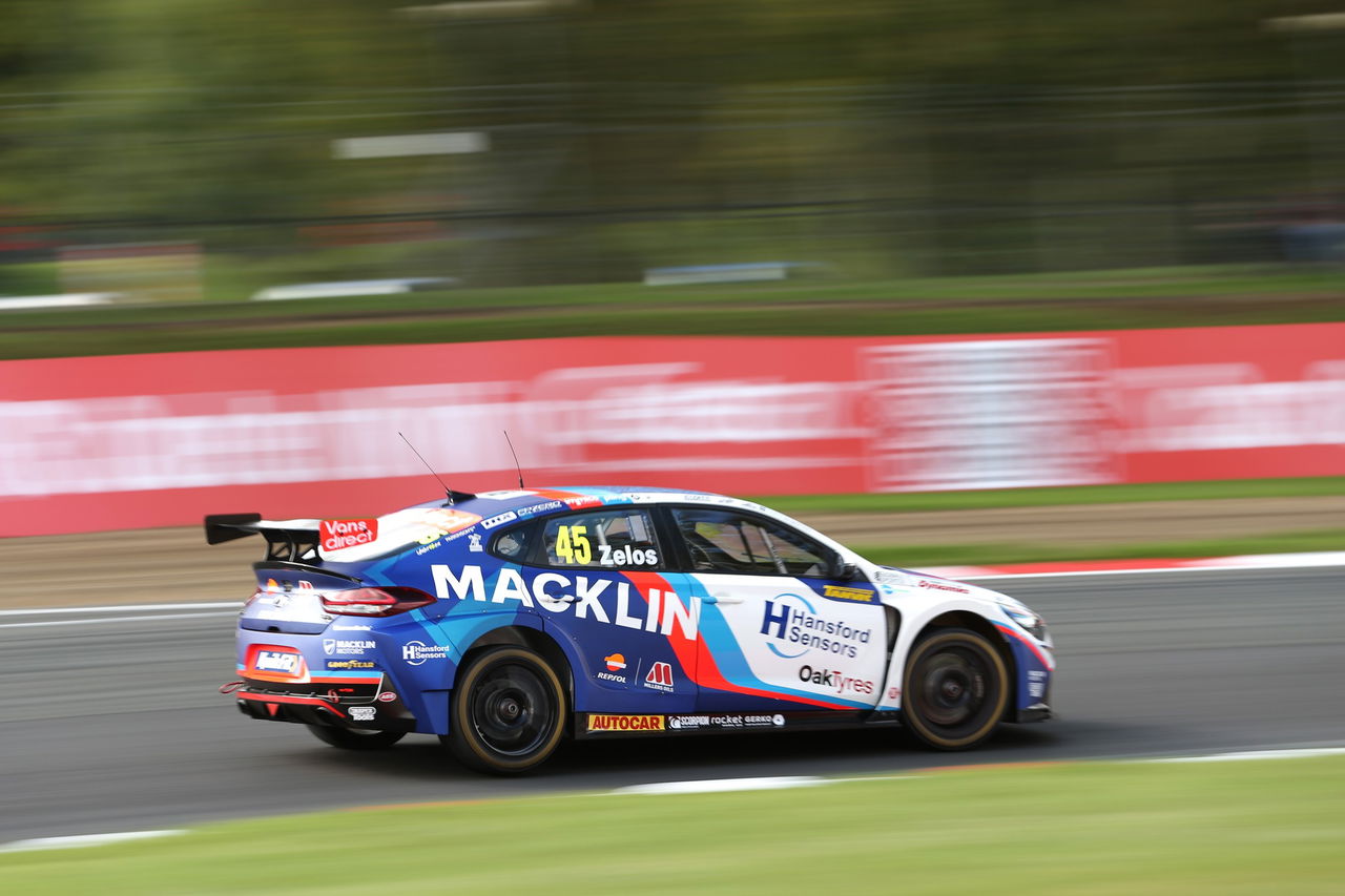 El coche del BTCC se posiciona como líder, marcando una nueva era sin híbridos.