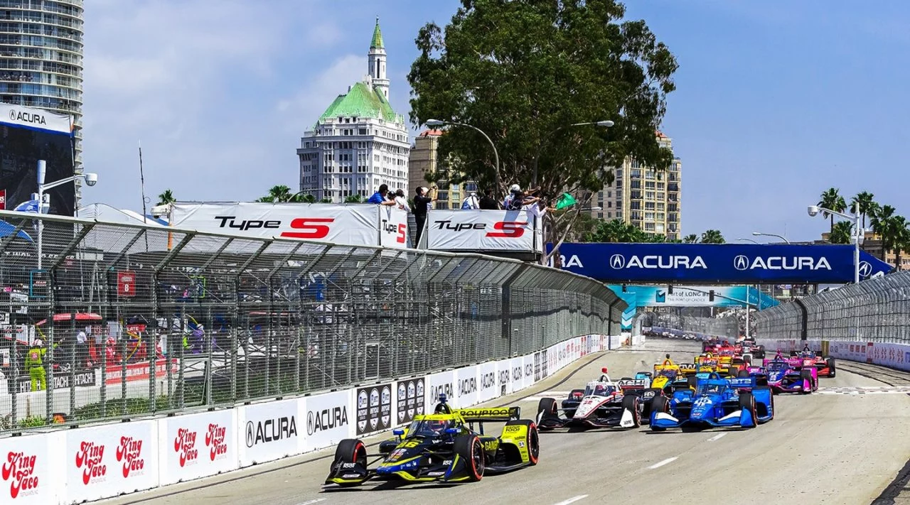 Colton Herta compitiendo en el emocionante Gran Premio de Long Beach 2024.