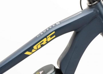 Parte de la horquilla de una bicicleta Conor, modelo Shake WRC.