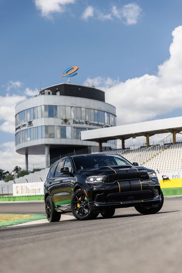 El Dodge Durango destaca por su imponente presencia y diseño deportivo.