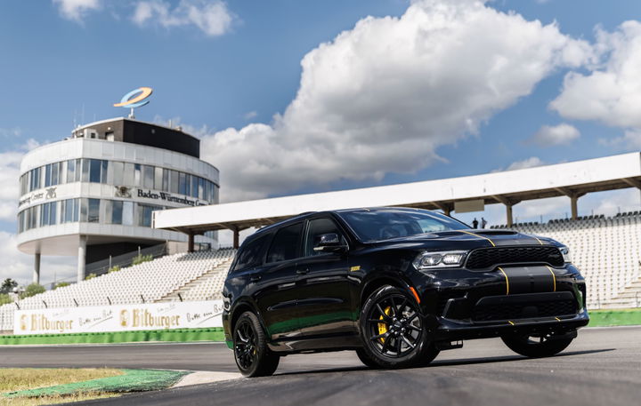 El Dodge Durango se presenta como un SUV con aires deportivos, listo para la pista.