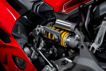 Vista del motor de la Ducati Panigale V2 2025, mostrando componentes de alta calidad.